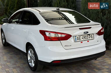 Седан Ford Focus 2012 в 