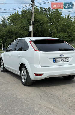 Хэтчбек Ford Focus 2010 в 