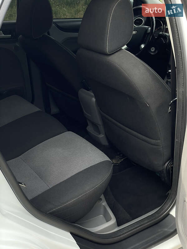 Хэтчбек Ford Focus 2010 в Сумах
