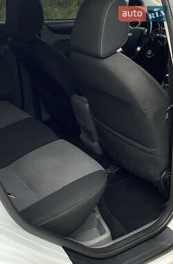 Хэтчбек Ford Focus 2010 в 