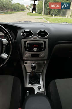 Хэтчбек Ford Focus 2010 в 