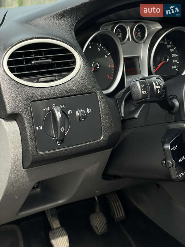 Хэтчбек Ford Focus 2010 в Сумах
