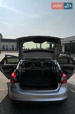 Хэтчбек Ford Focus 2013 в 