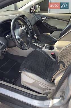 Хэтчбек Ford Focus 2013 в 