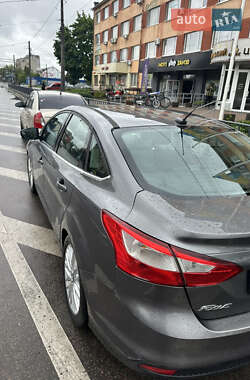 Седан Ford Focus 2012 в 