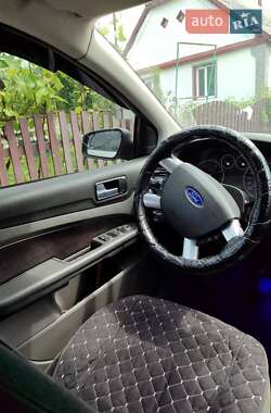 Хэтчбек Ford Focus 2005 в 