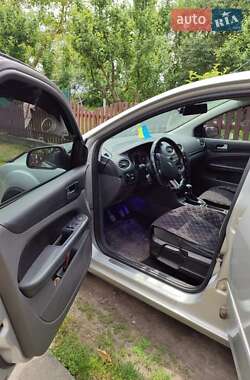 Хэтчбек Ford Focus 2005 в 