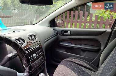 Хэтчбек Ford Focus 2005 в 