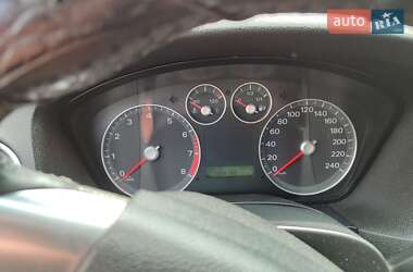 Хэтчбек Ford Focus 2005 в 