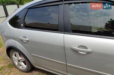 Хэтчбек Ford Focus 2005 в 