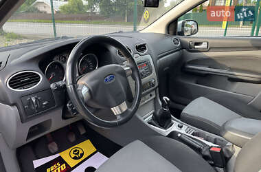 Хэтчбек Ford Focus 2011 в 