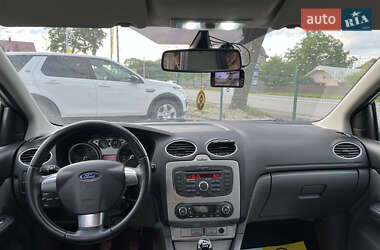 Хэтчбек Ford Focus 2011 в 