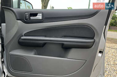 Хэтчбек Ford Focus 2011 в 