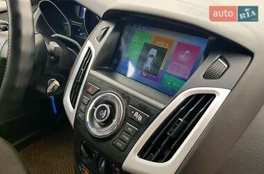 Седан Ford Focus 2013 в 