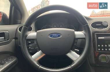 Хэтчбек Ford Focus 2005 в 