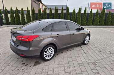 Седан Ford Focus 2015 в 