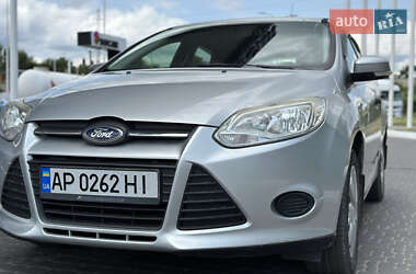 Хэтчбек Ford Focus 2012 в 