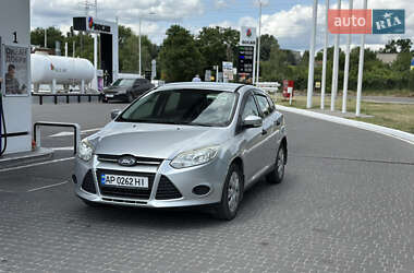 Хэтчбек Ford Focus 2012 в 