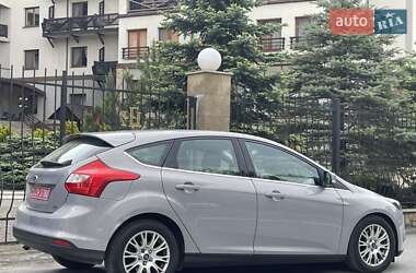 Хэтчбек Ford Focus 2012 в 