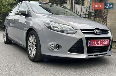 Хэтчбек Ford Focus 2012 в 