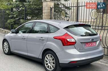 Хэтчбек Ford Focus 2012 в 