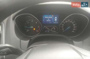 Хэтчбек Ford Focus 2012 в 