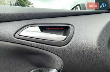 Хэтчбек Ford Focus 2012 в 