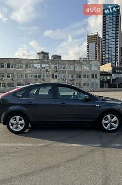 Хэтчбек Ford Focus 2007 в 