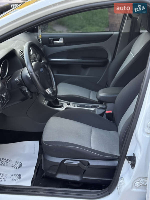 Хэтчбек Ford Focus 2010 в Чернигове