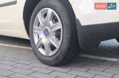 Хэтчбек Ford Focus 2005 в 