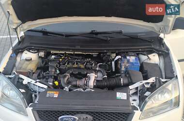 Хэтчбек Ford Focus 2005 в 