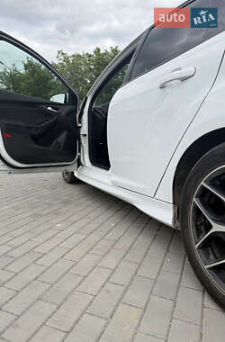 Хэтчбек Ford Focus 2015 в 