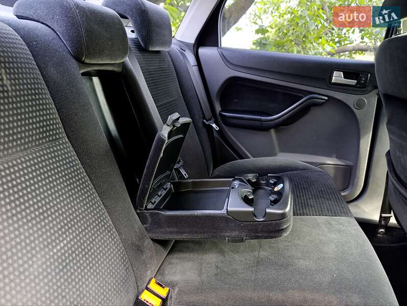 Седан Ford Focus 2006 в Знаменке