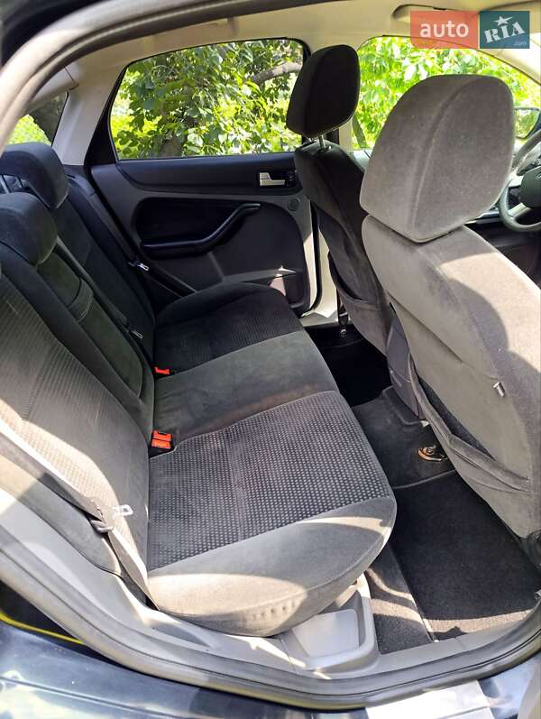 Седан Ford Focus 2006 в Знаменке