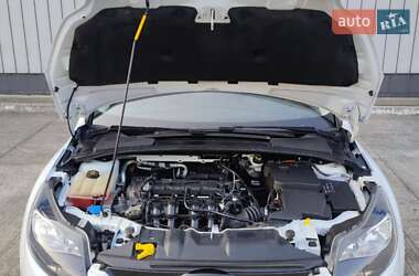 Хэтчбек Ford Focus 2012 в 