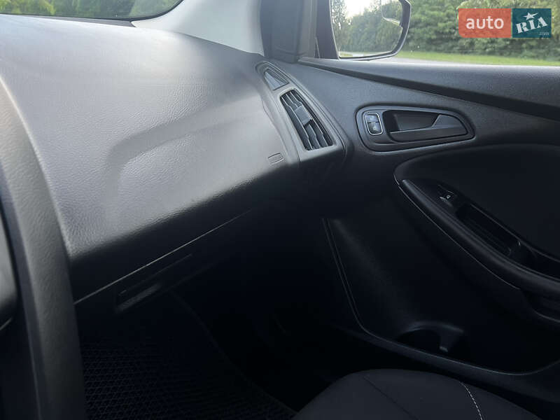 Седан Ford Focus 2016 в Бучаче