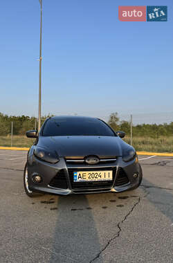 Хэтчбек Ford Focus 2011 в 