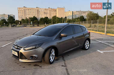 Хэтчбек Ford Focus 2011 в 