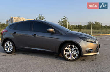 Хэтчбек Ford Focus 2011 в 