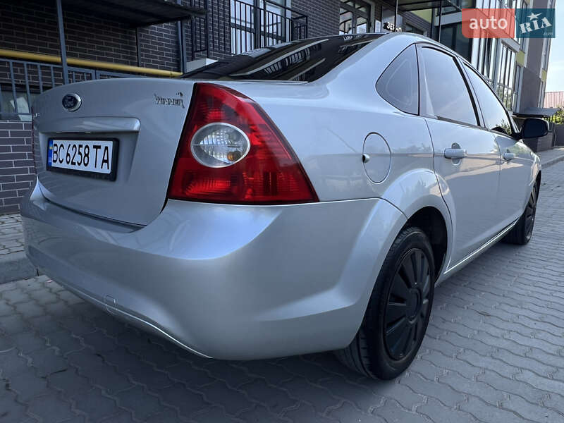Седан Ford Focus 2010 в Жовкве
