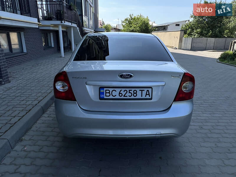 Седан Ford Focus 2010 в Жовкве