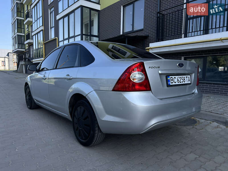 Седан Ford Focus 2010 в Жовкве