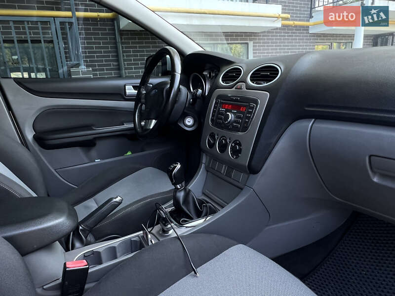 Седан Ford Focus 2010 в Жовкве
