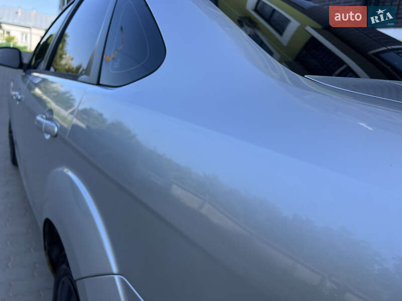 Седан Ford Focus 2010 в Жовкве