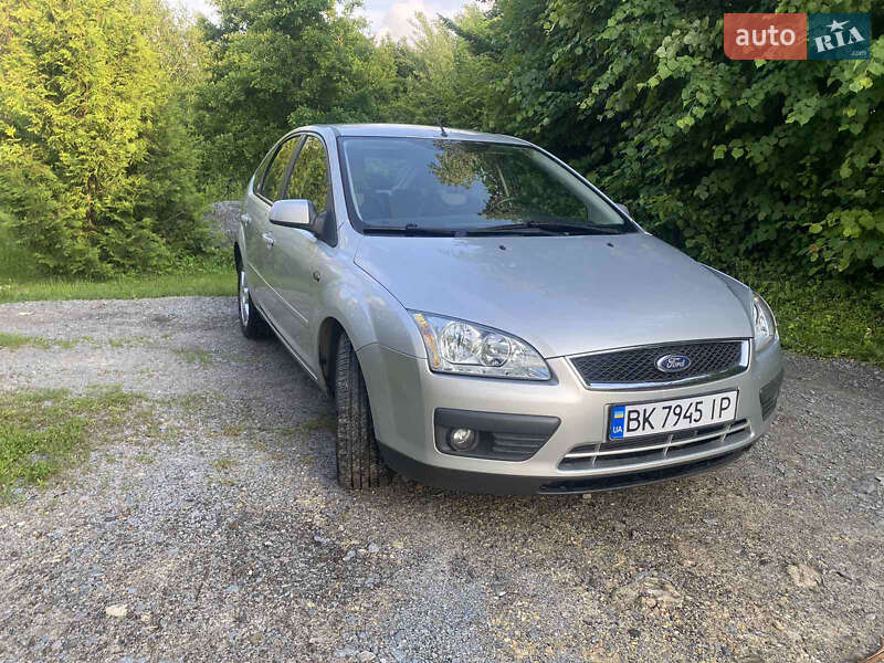 Хэтчбек Ford Focus 2006 в Ровно