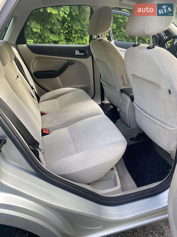Хэтчбек Ford Focus 2006 в Ровно
