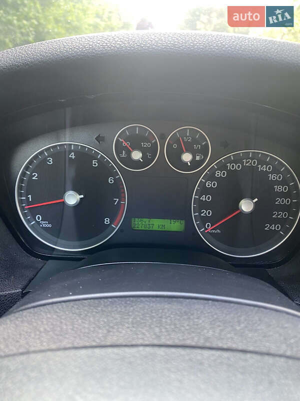 Хэтчбек Ford Focus 2006 в Ровно