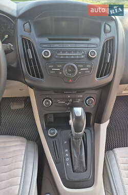 Хэтчбек Ford Focus 2015 в 
