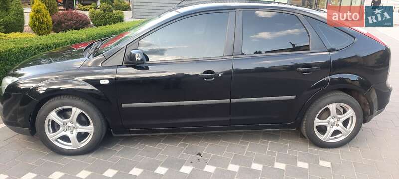 Хэтчбек Ford Focus 2006 в Ровно