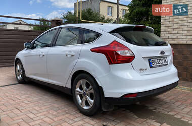 Хэтчбек Ford Focus 2012 в 